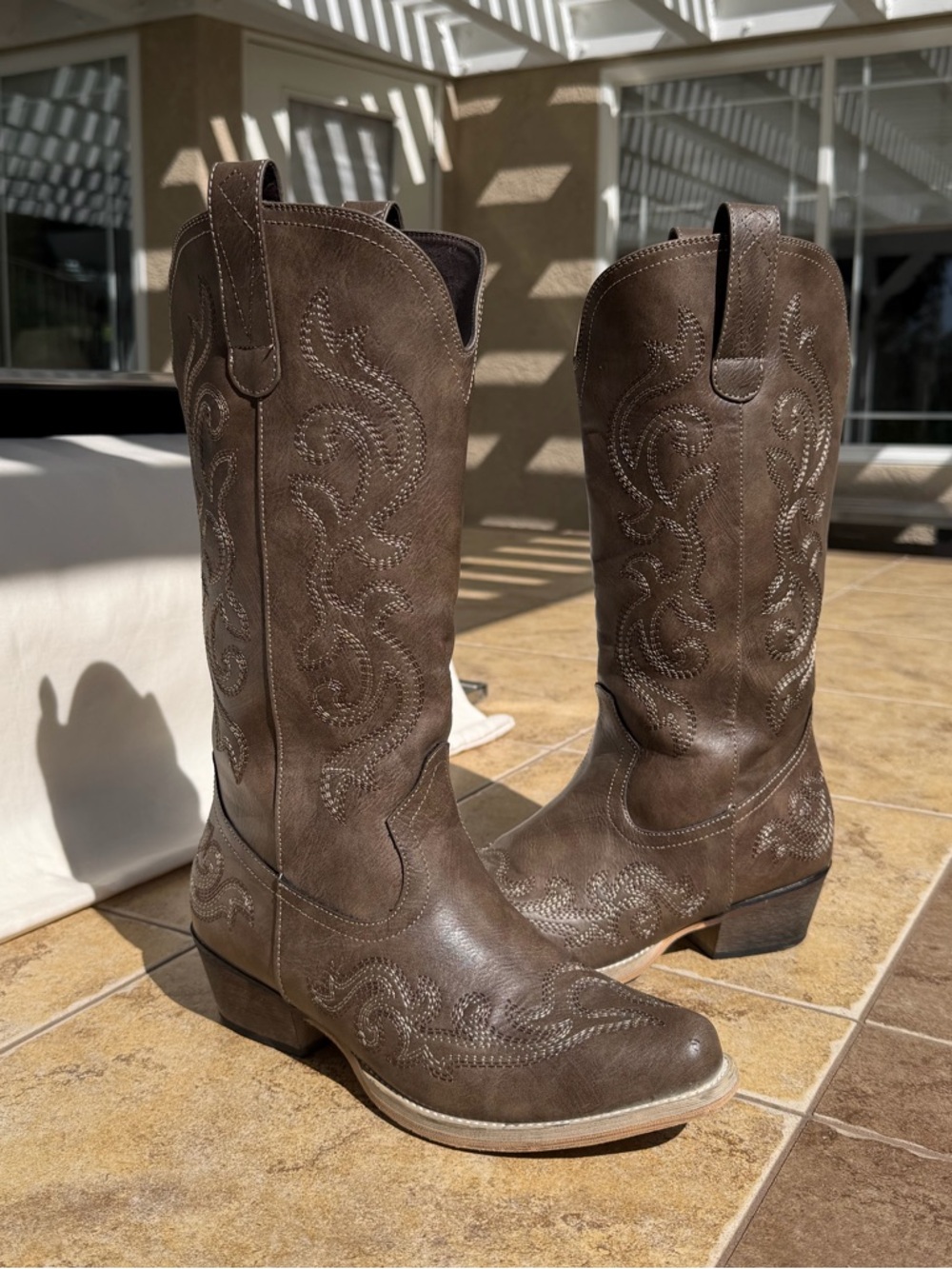 *SOLD* Size 8 Brown Embroidered Western Cowboy Boots